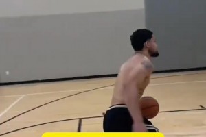 恢复到巅峰状态了？！欧文野球场1v1运球过人也太丝滑了！